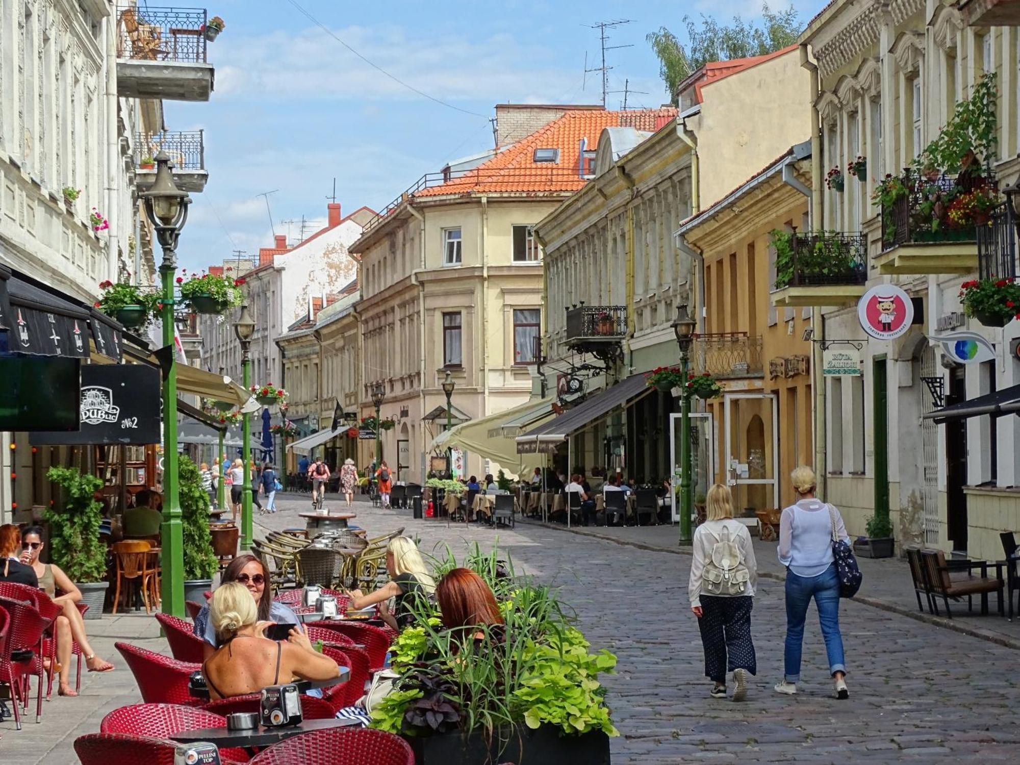 Picturesque Old Town Apartment With Charming Balcony คอนัส ภายนอก รูปภาพ